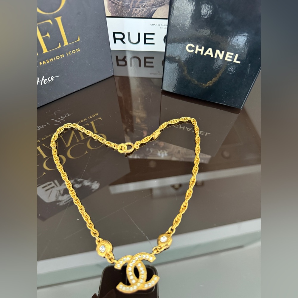 ❗️SOLD❗️LOT 2166 24K gold plated Chanel Necklace with Crystal Accents